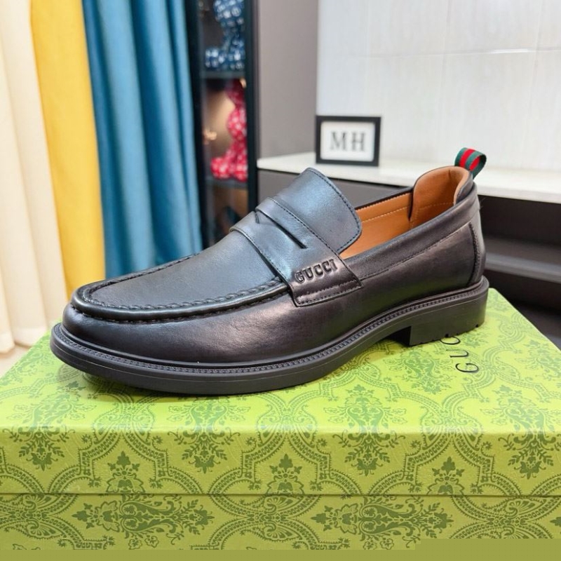 G*u*i leather shoes